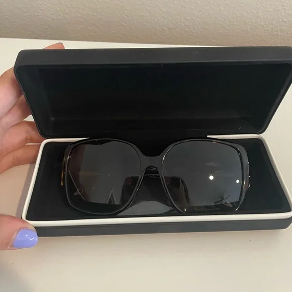 🇫🇷 Givenchy women’s oversized sunglasses - Picture 7 of 10